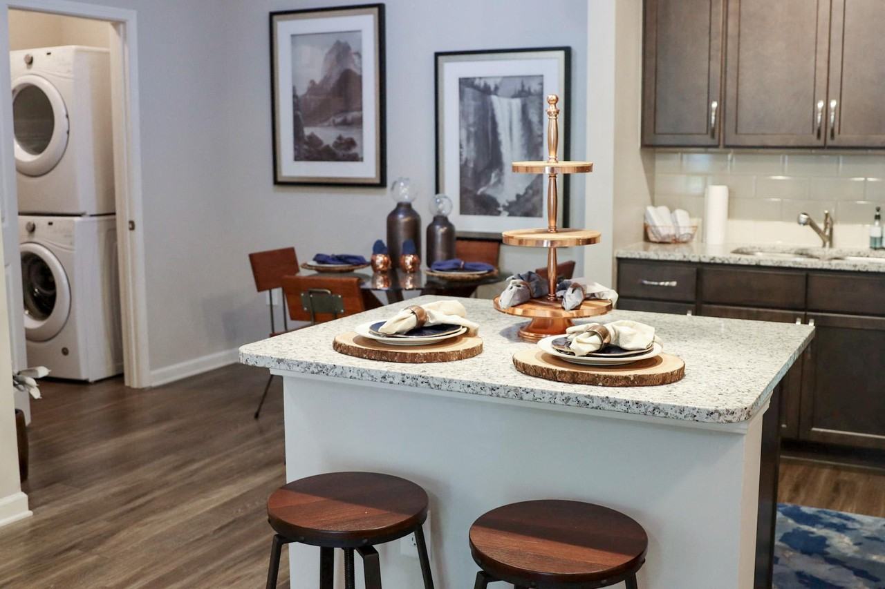 The Crest at Laurel Canyon - Photo 7 of 50