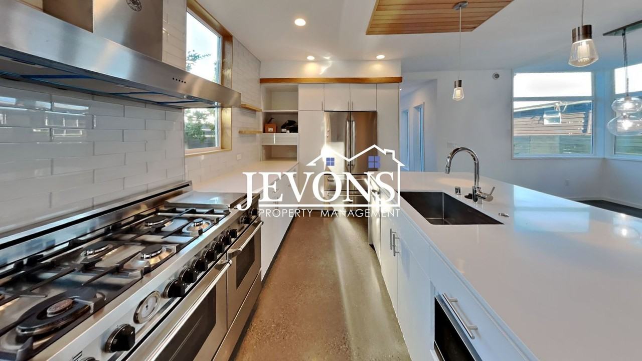 2840 22nd Ave W - Photo 3 of 50