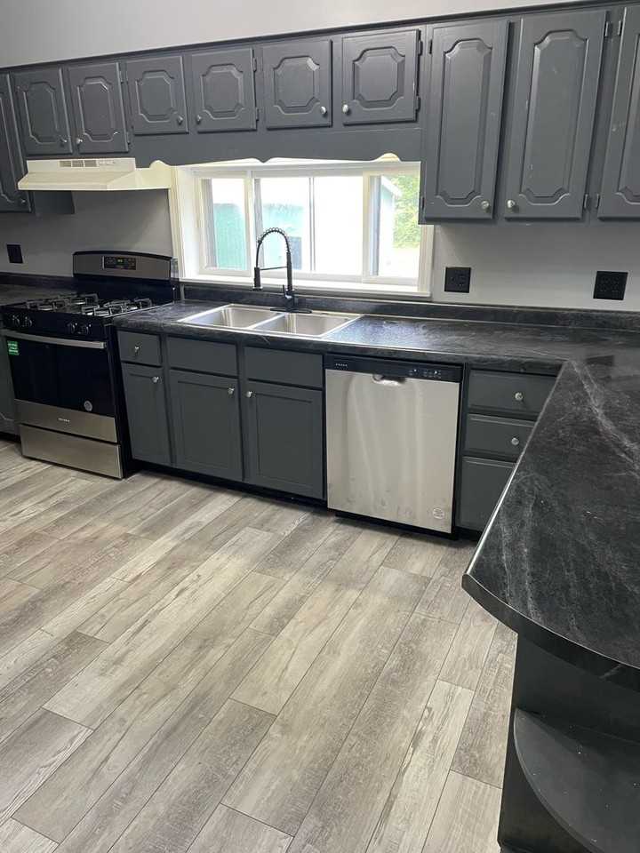 15068 Millard Rd - Photo 2 of 13