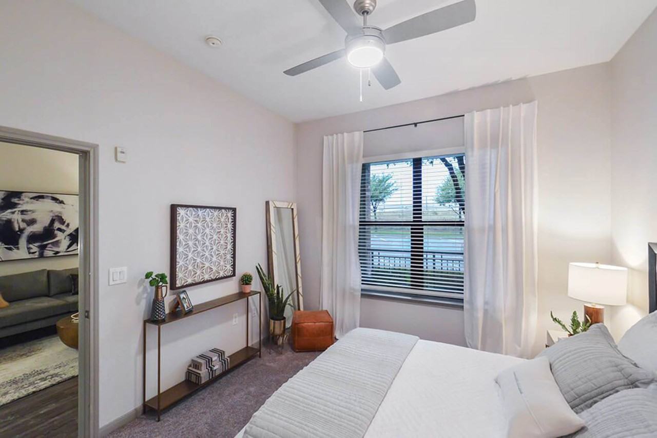 Gramercy on the Park - Photo 4 of 20