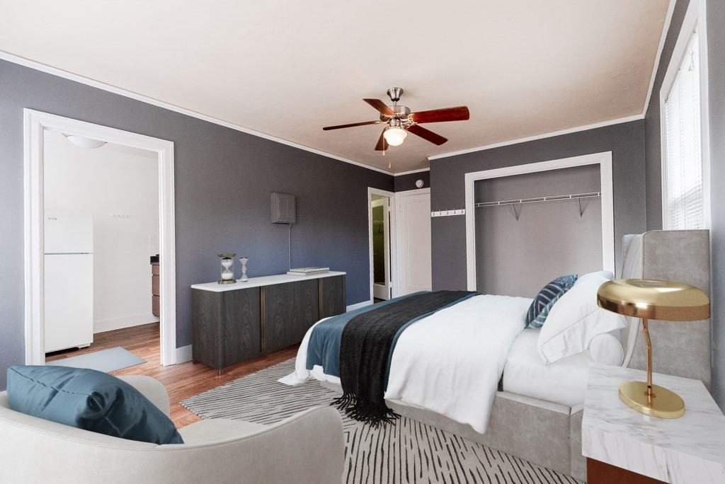 Edwards on Fifth - Photo 2 of 15