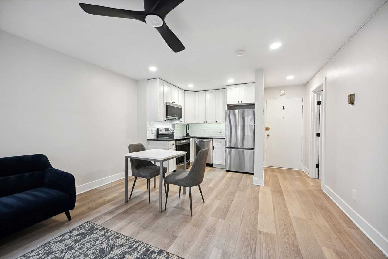 Circle Arms Apartments - Photo 2 of 41