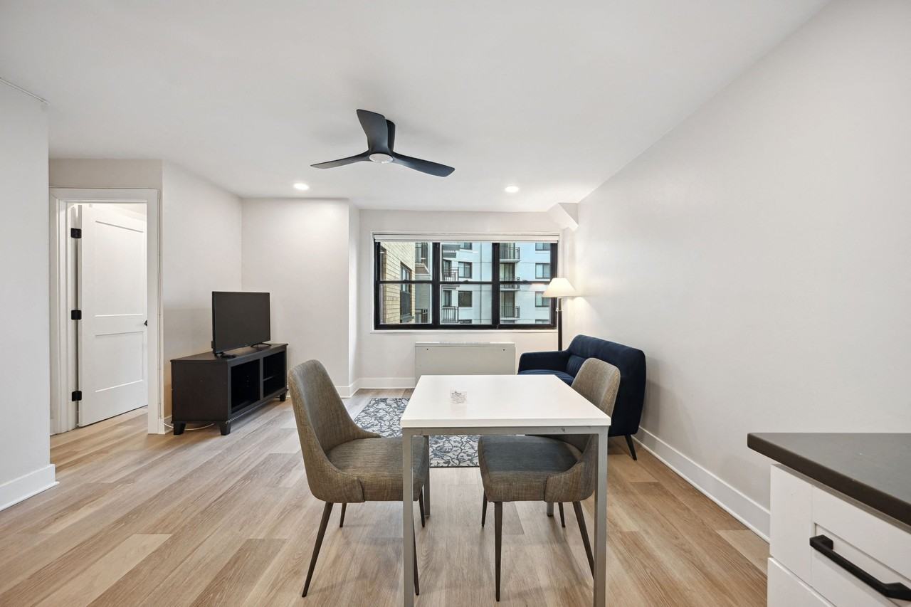 Circle Arms Apartments - Photo 3 of 41