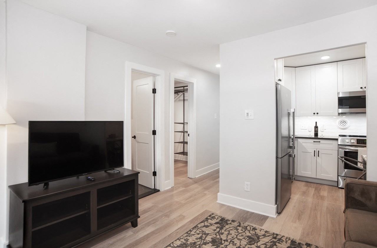 Circle Arms Apartments - Photo 5 of 41