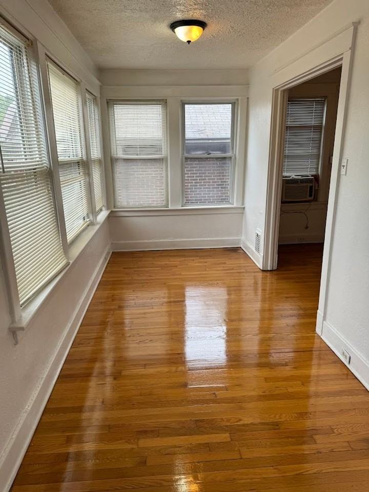 5914 Nicholson St - Photo 3 of 23