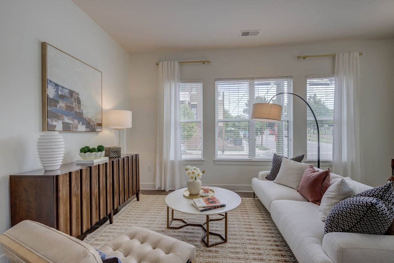 The Lincoln - Photo 5 of 51