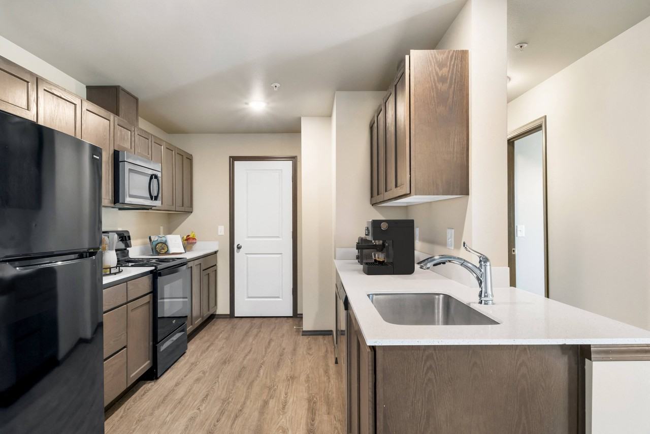 Altitude - Photo 4 of 33