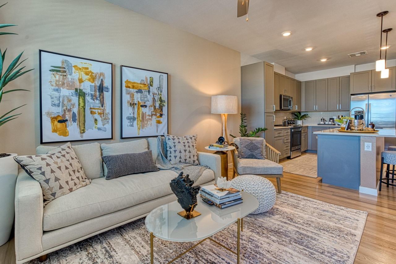 Lucent Scottsdale - Photo 5 of 38