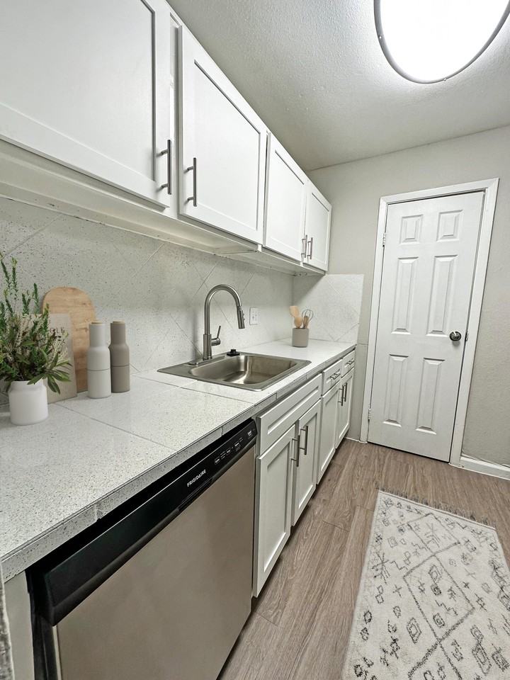 Hayson Creek Apartments - Photo 3 of 34