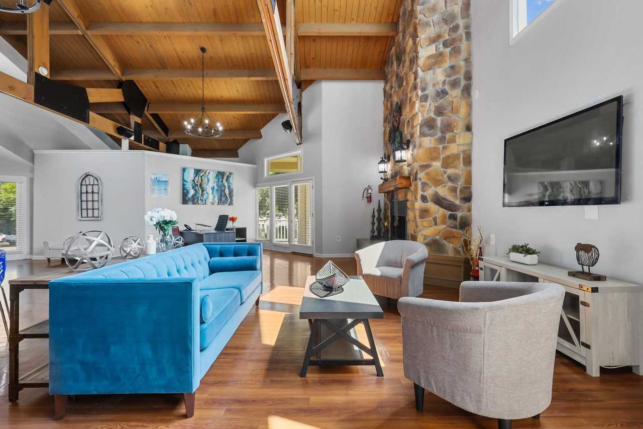 Stonecreek Club Apartments - Photo 4 of 33