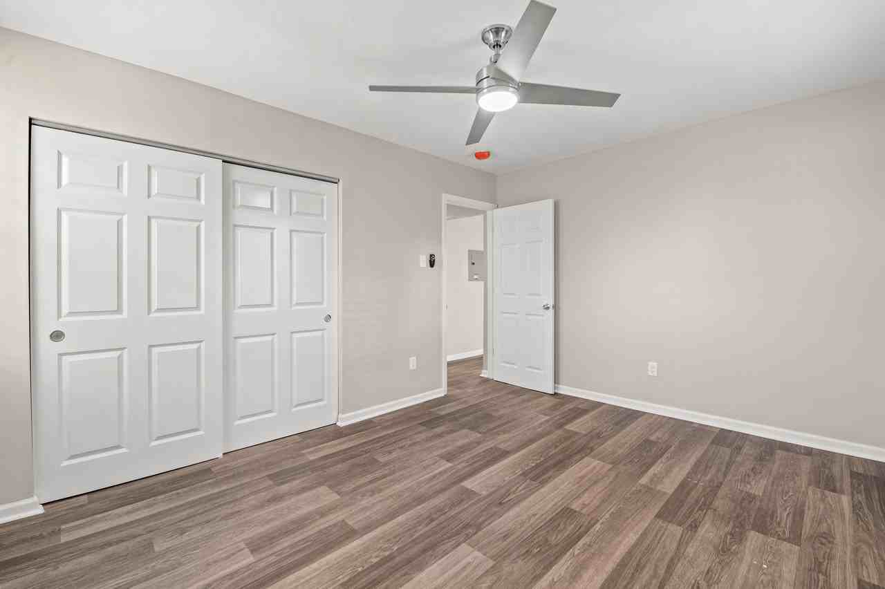 Hampton Gardens - Photo 7 of 50