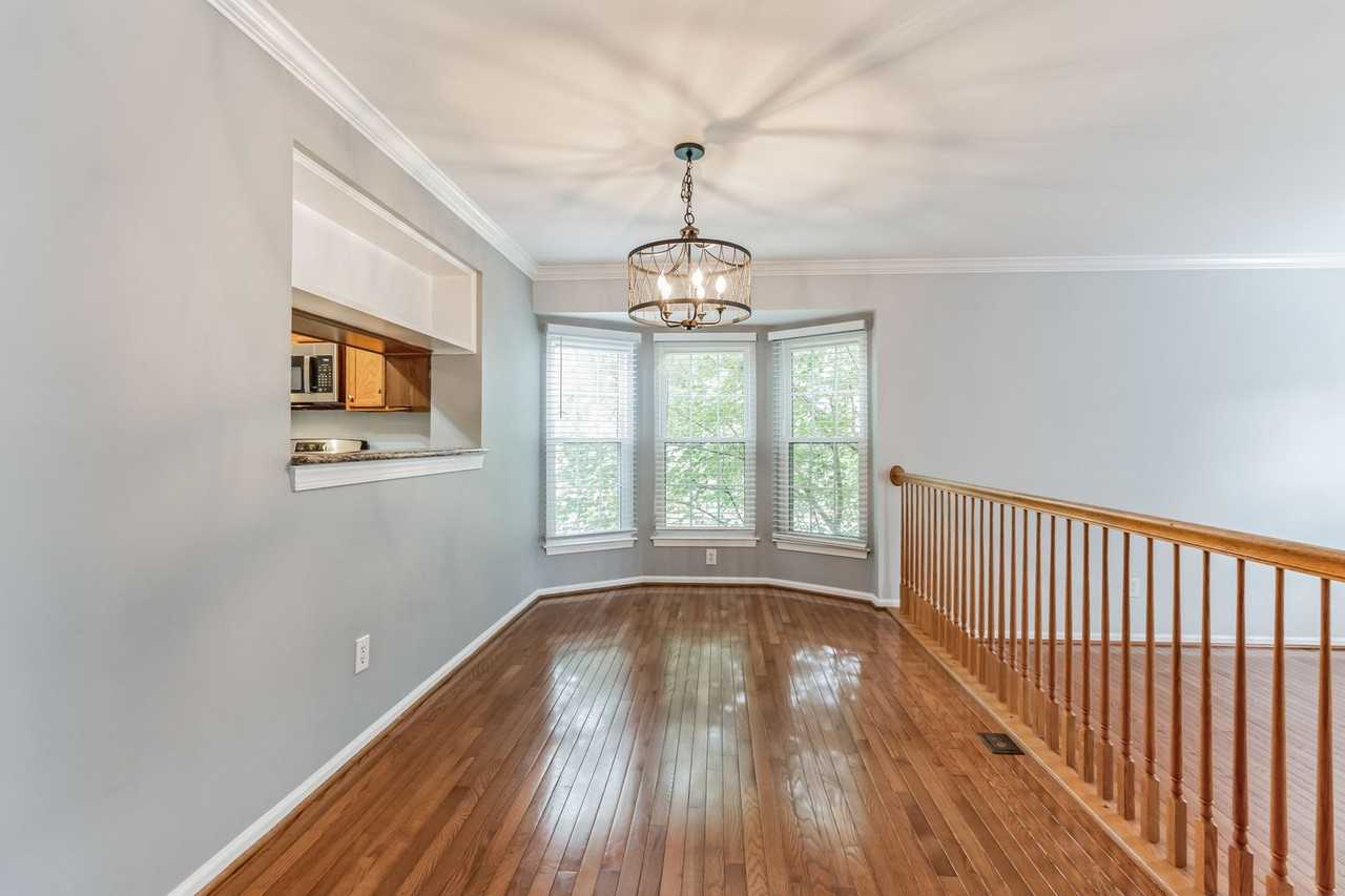 5201 Dunstable Ln - Photo 3 of 15