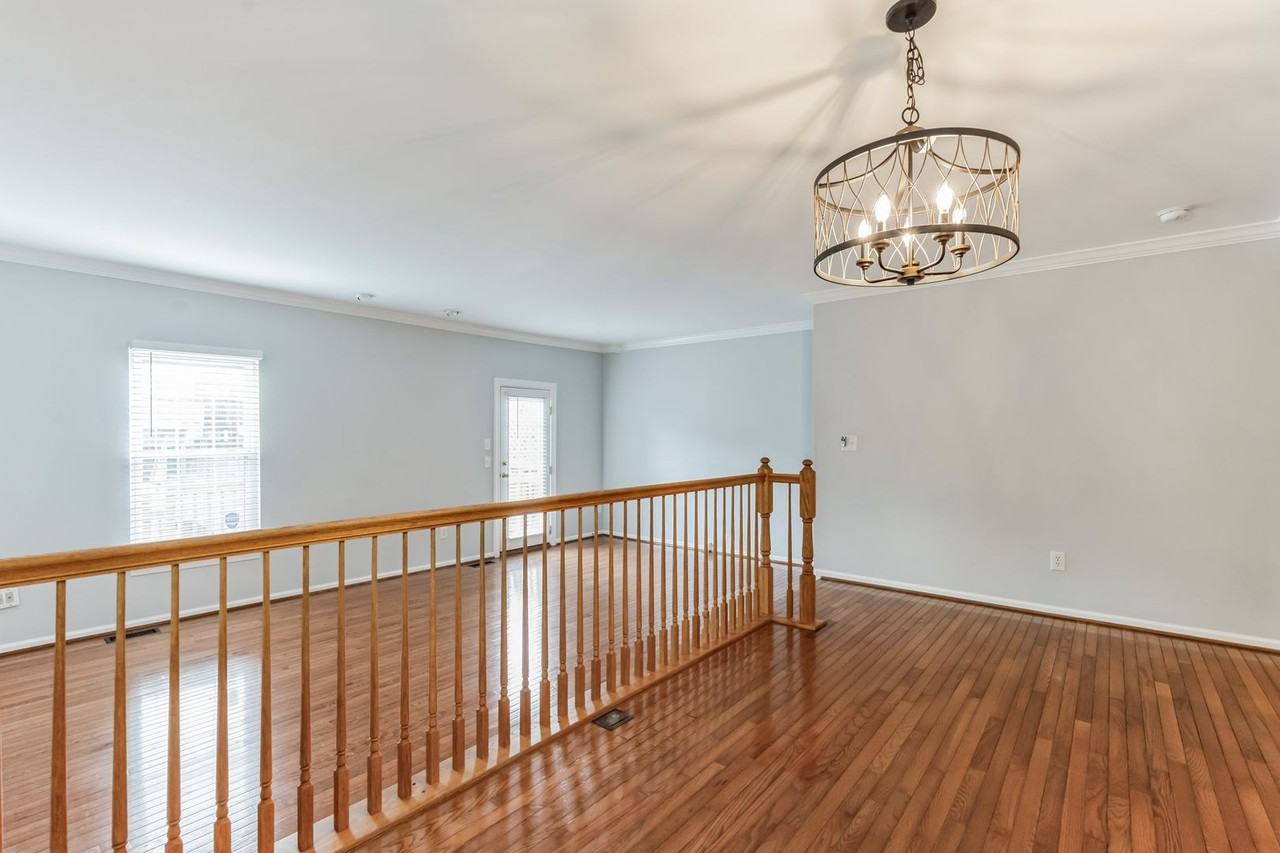 5201 Dunstable Ln - Photo 4 of 15
