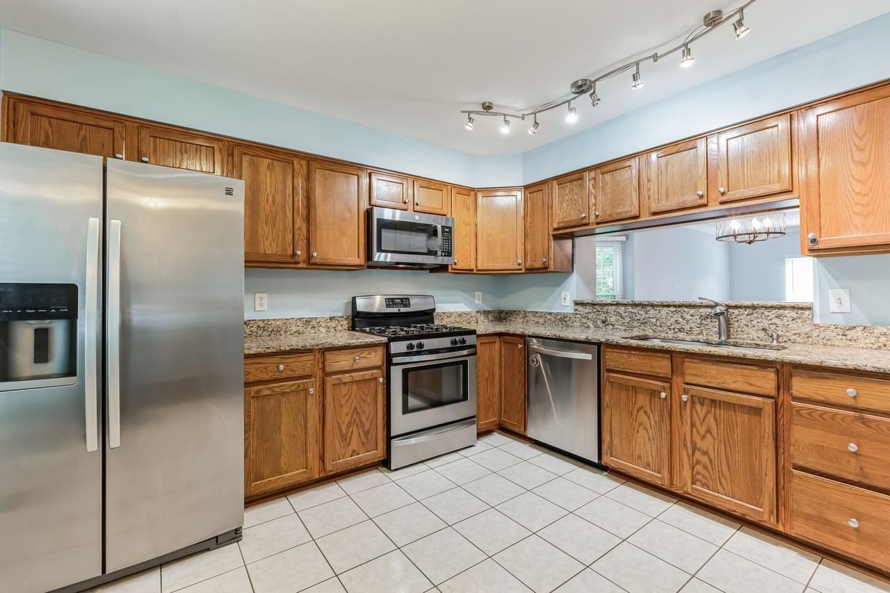 5201 Dunstable Ln - Photo 5 of 15