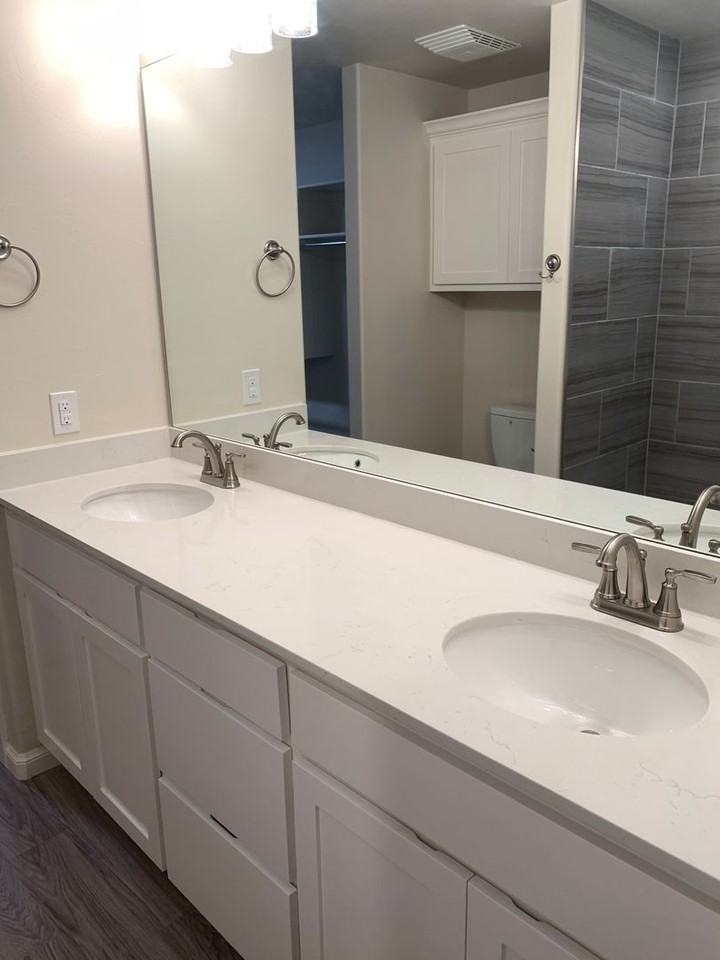 1317 Wade St - Photo 3 of 14