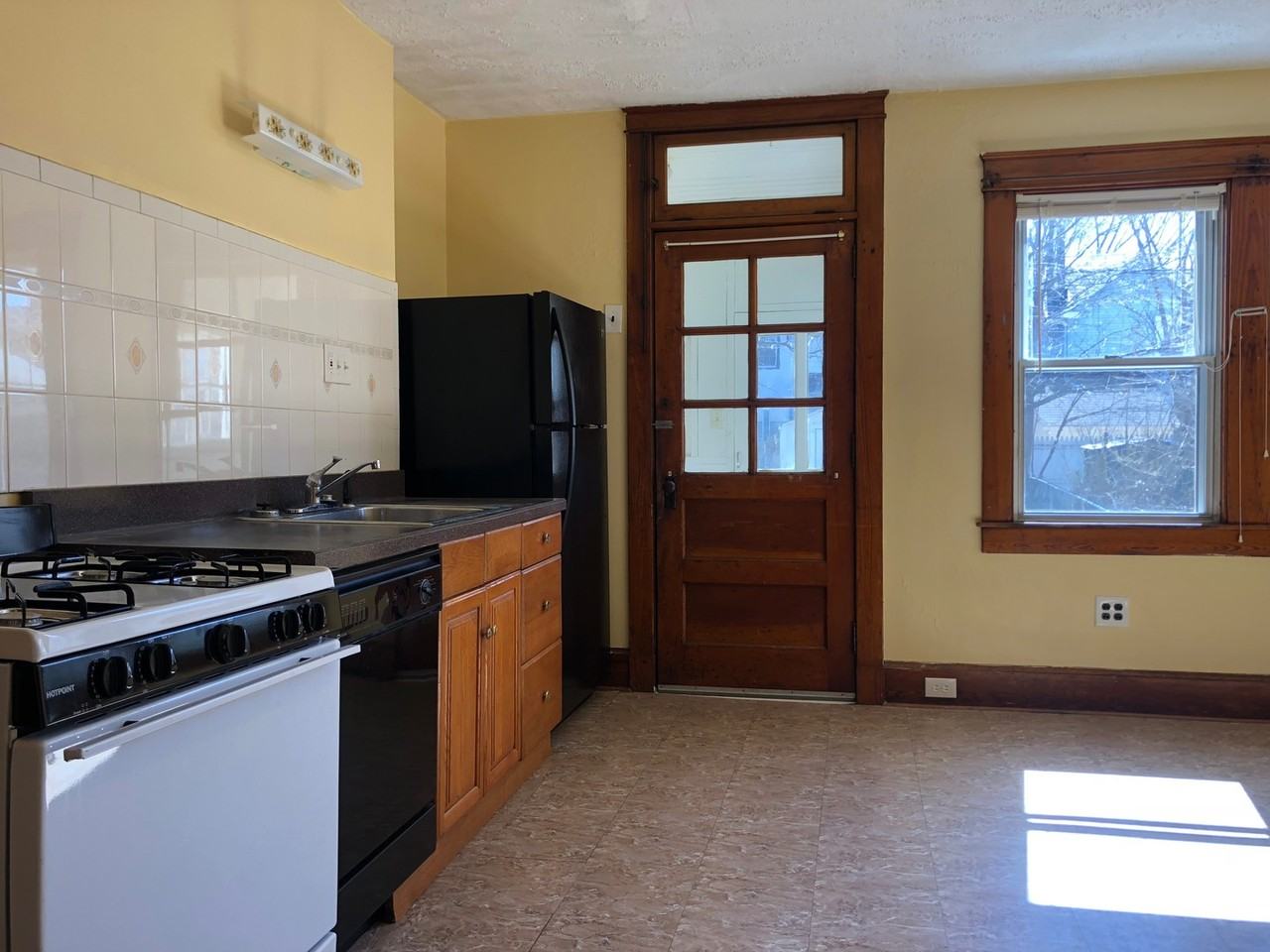 336 Harrison St - Photo 3 of 8