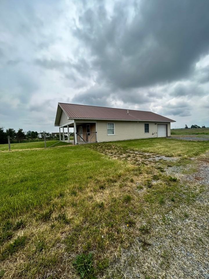 29172 Martin Rd N - Photo 3 of 18