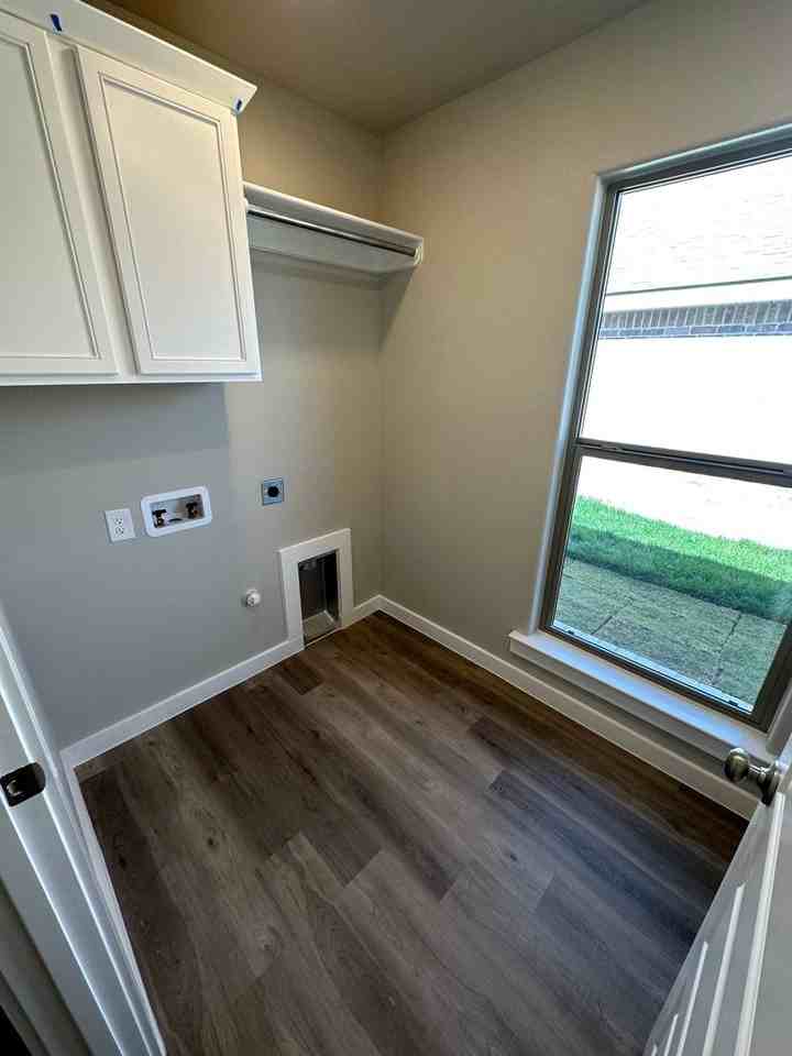 1805 Moon River Rd - Photo 5 of 20