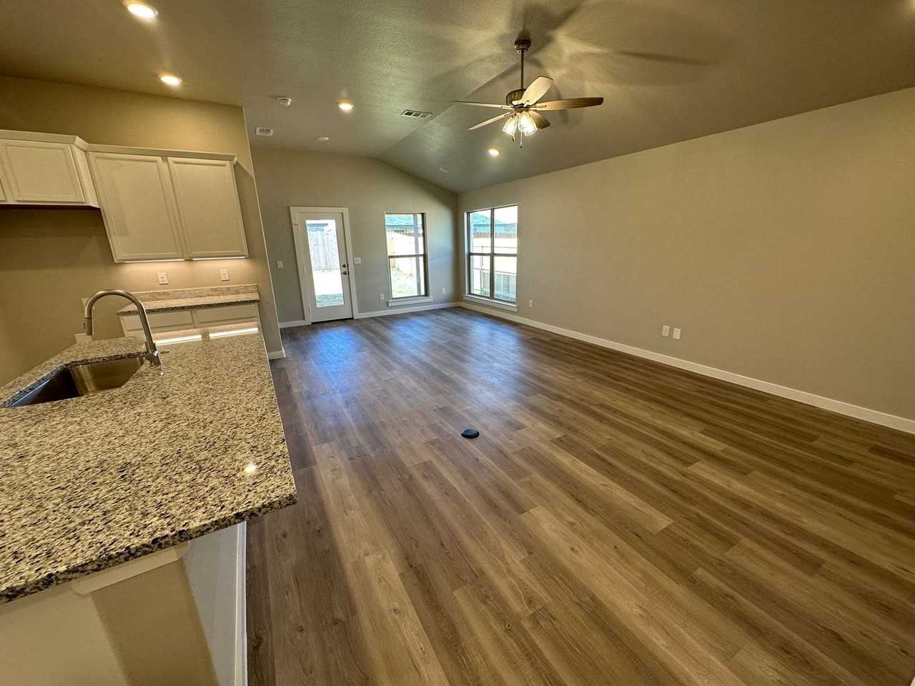 1805 Moon River Rd - Photo 6 of 20