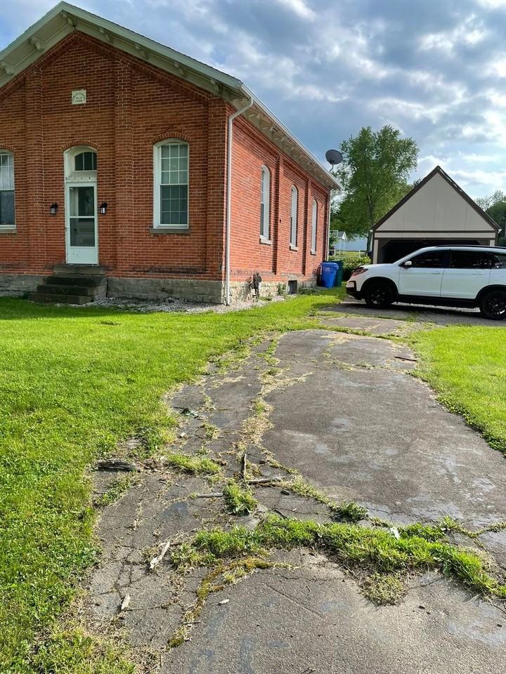 8290 Johnson Rd - Photo 2 of 15