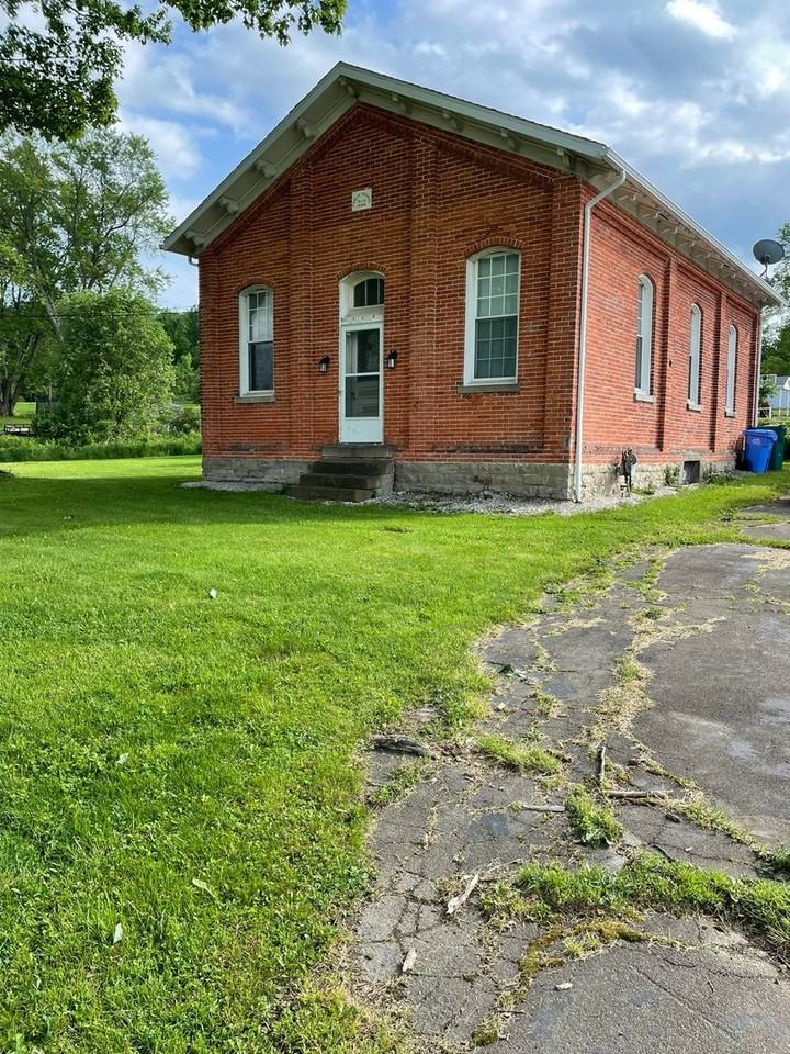 8290 Johnson Rd - Photo 3 of 15