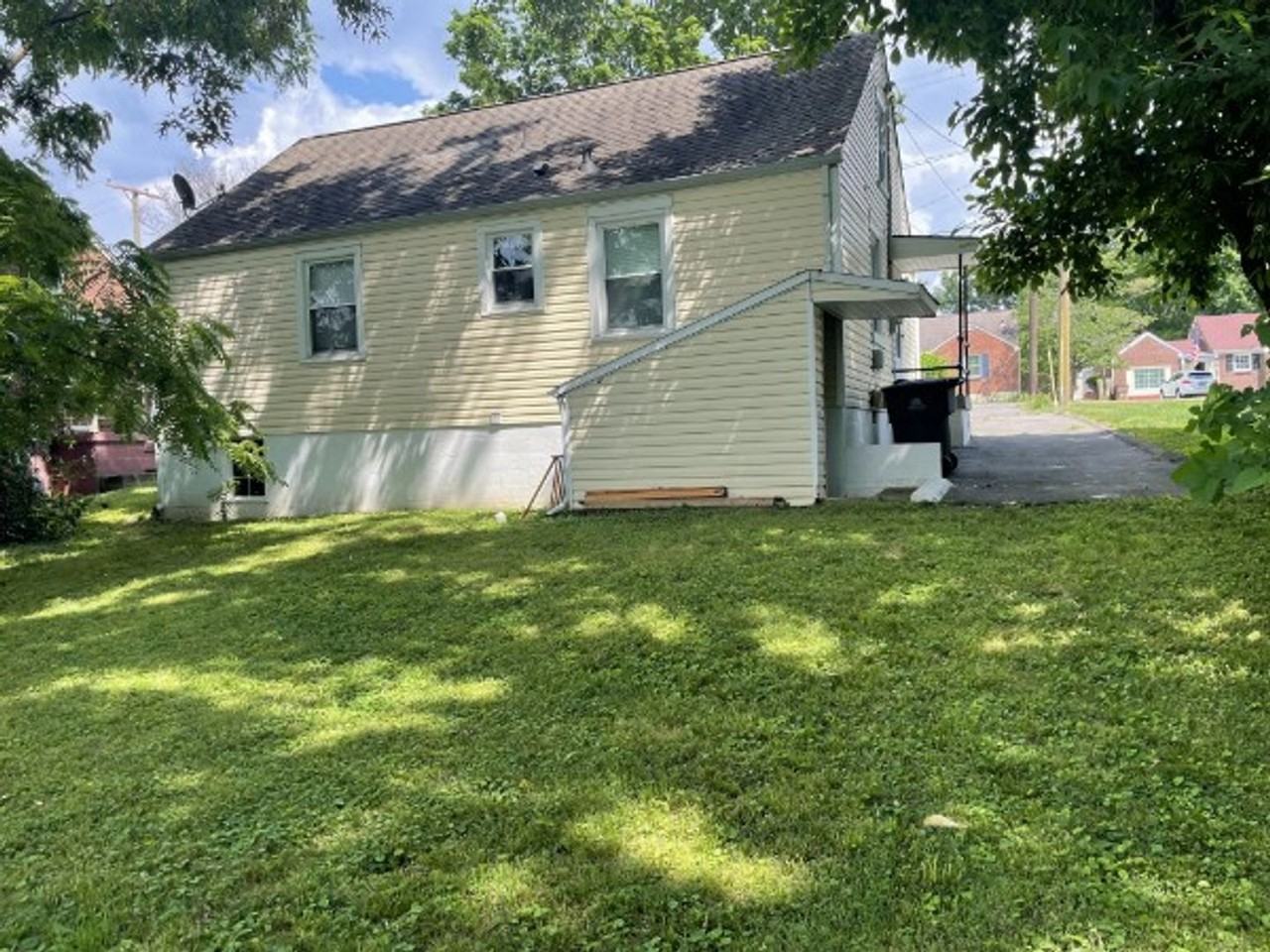 1221 Saturn Dr - Photo 3 of 21