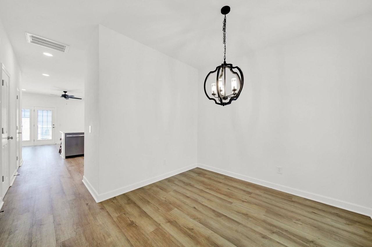 1135 Market St - Photo 2 of 25