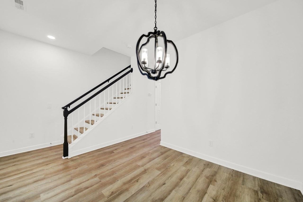 1135 Market St - Photo 3 of 25