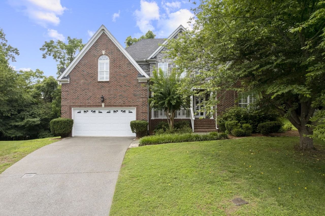 1015 Crimson Clover Dr - Photo 2 of 29