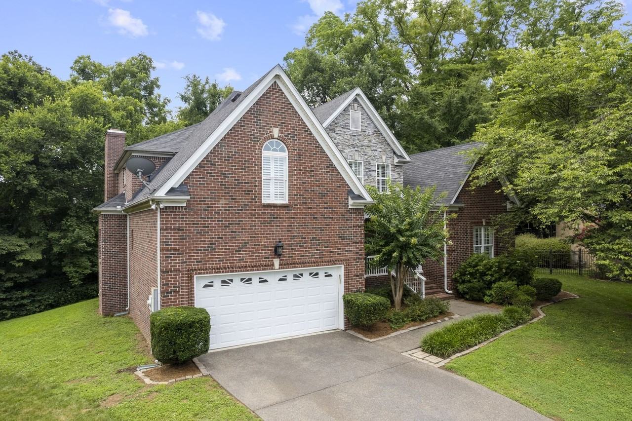 1015 Crimson Clover Dr - Photo 3 of 29