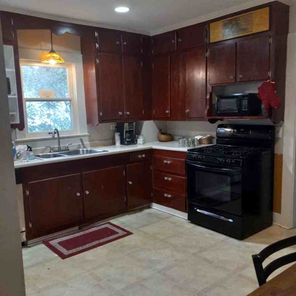 100 Ryan Street - Photo 3 of 9