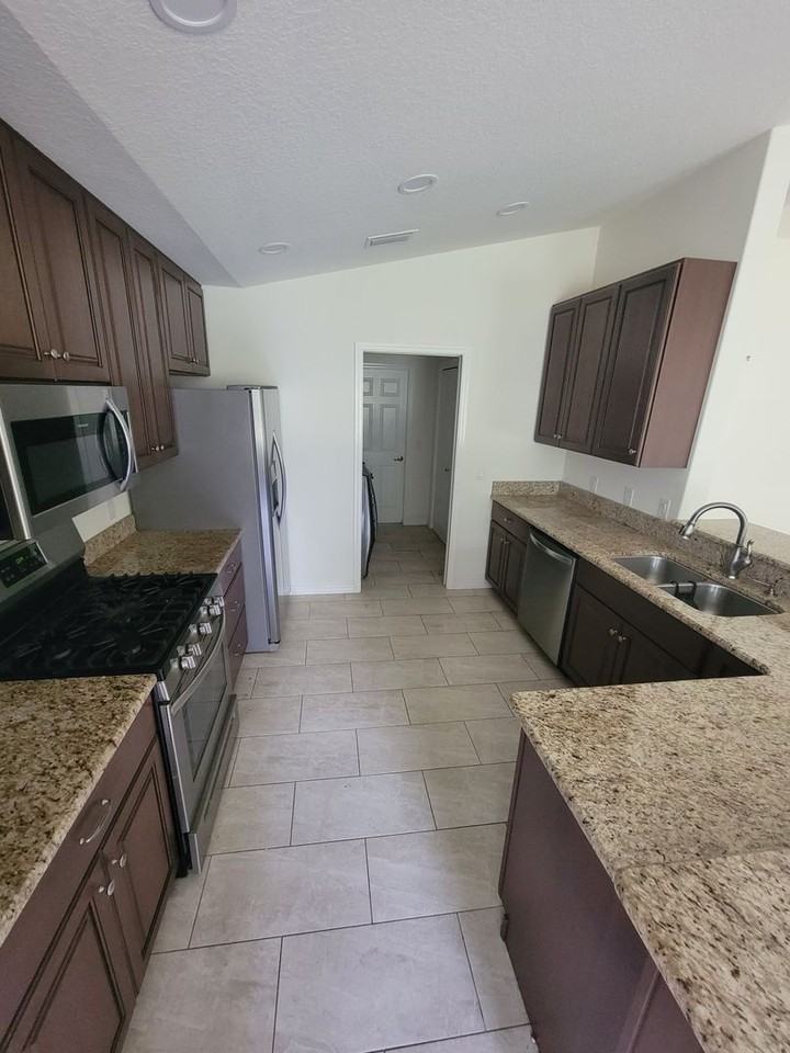 321 W Climbing Ivy Ct - Photo 5 of 17