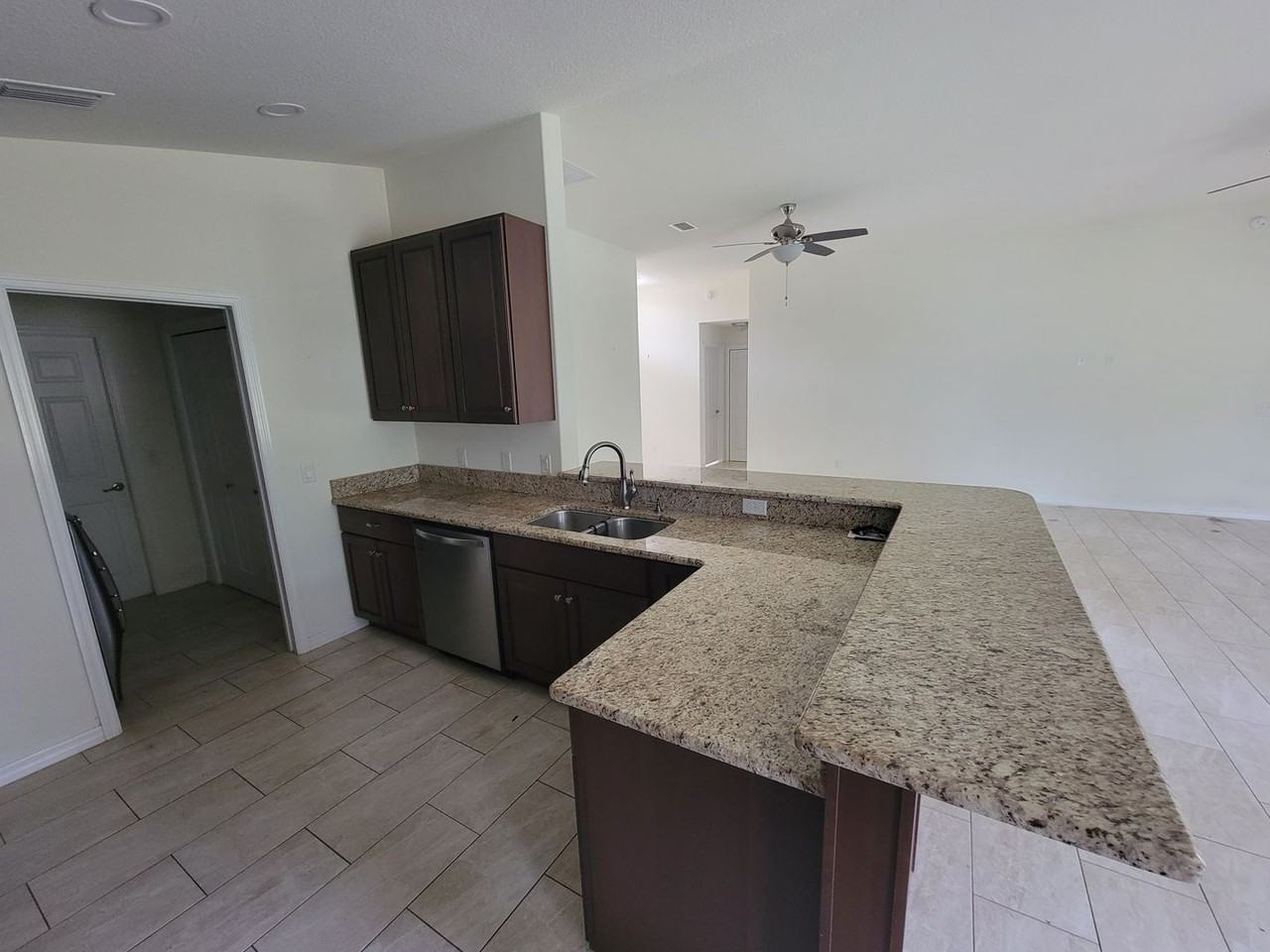 321 W Climbing Ivy Ct - Photo 7 of 17