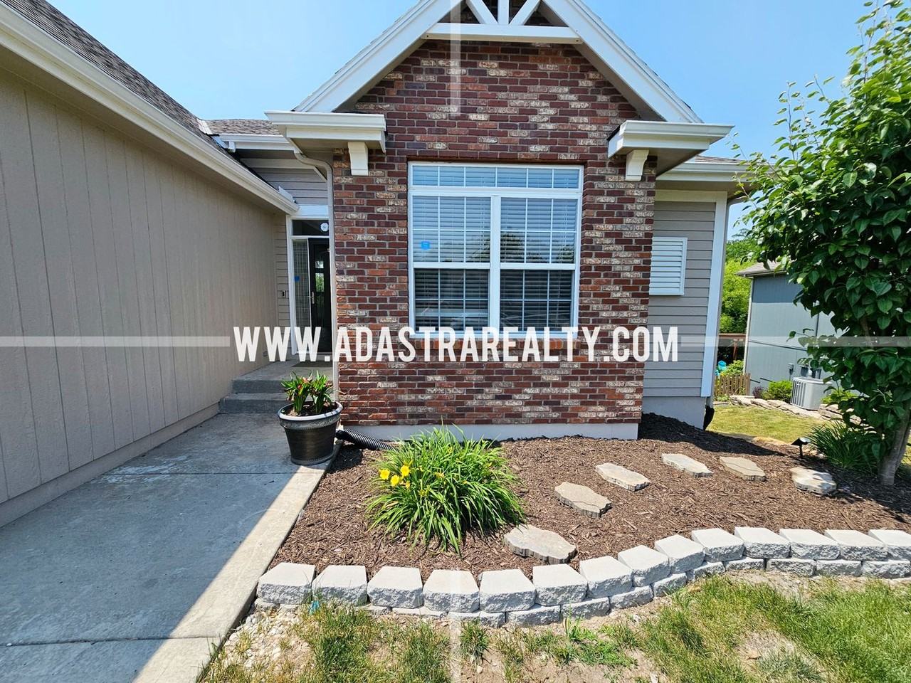 10304 N Lane Ave - Photo 3 of 39