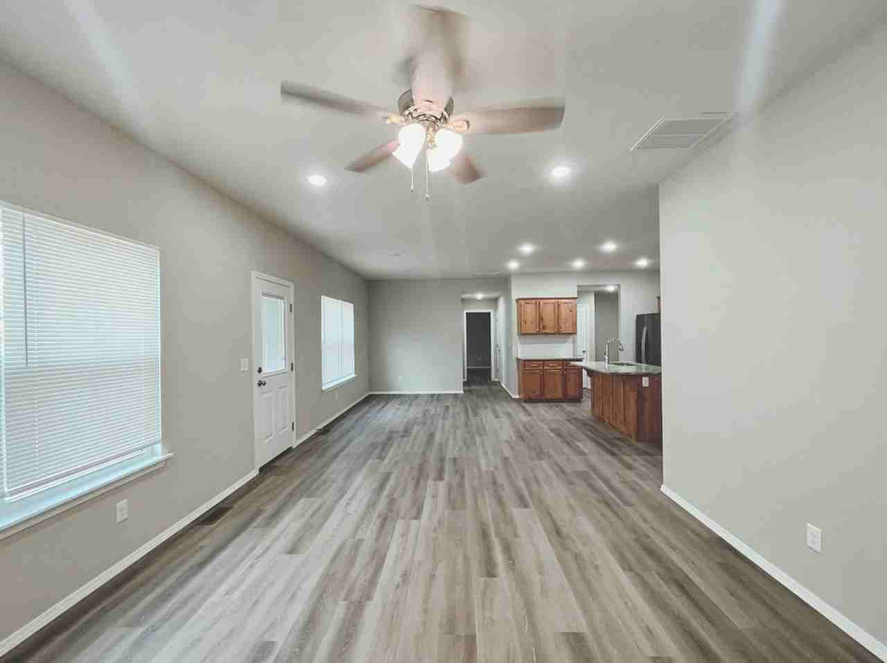 107 E Rosalie - Photo 2 of 8