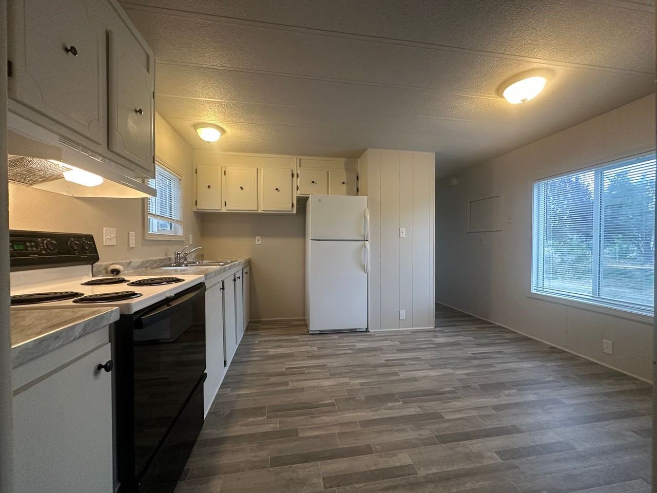 12871 Vicki Dr - Photo 3 of 9