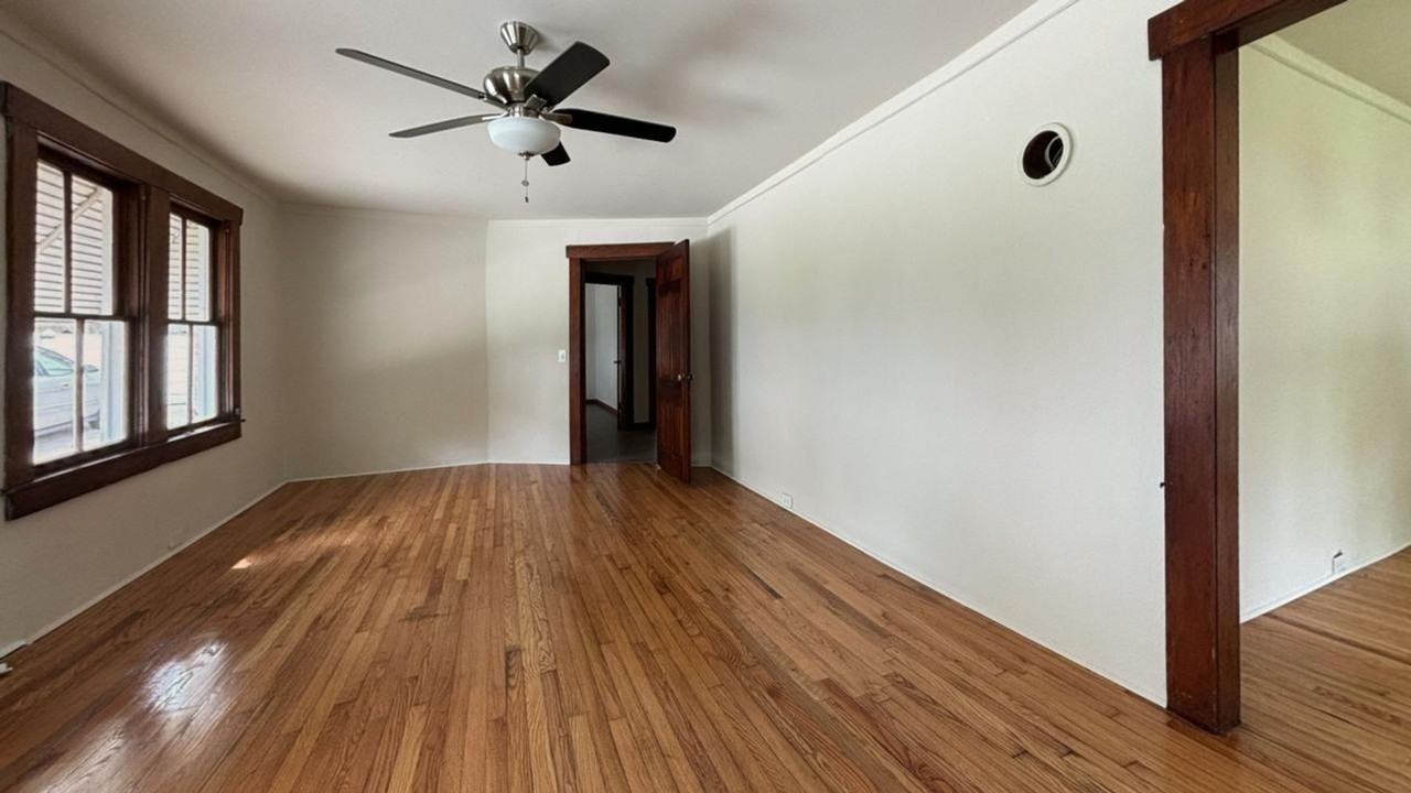 2161 Aberdeen Ave - Photo 2 of 11