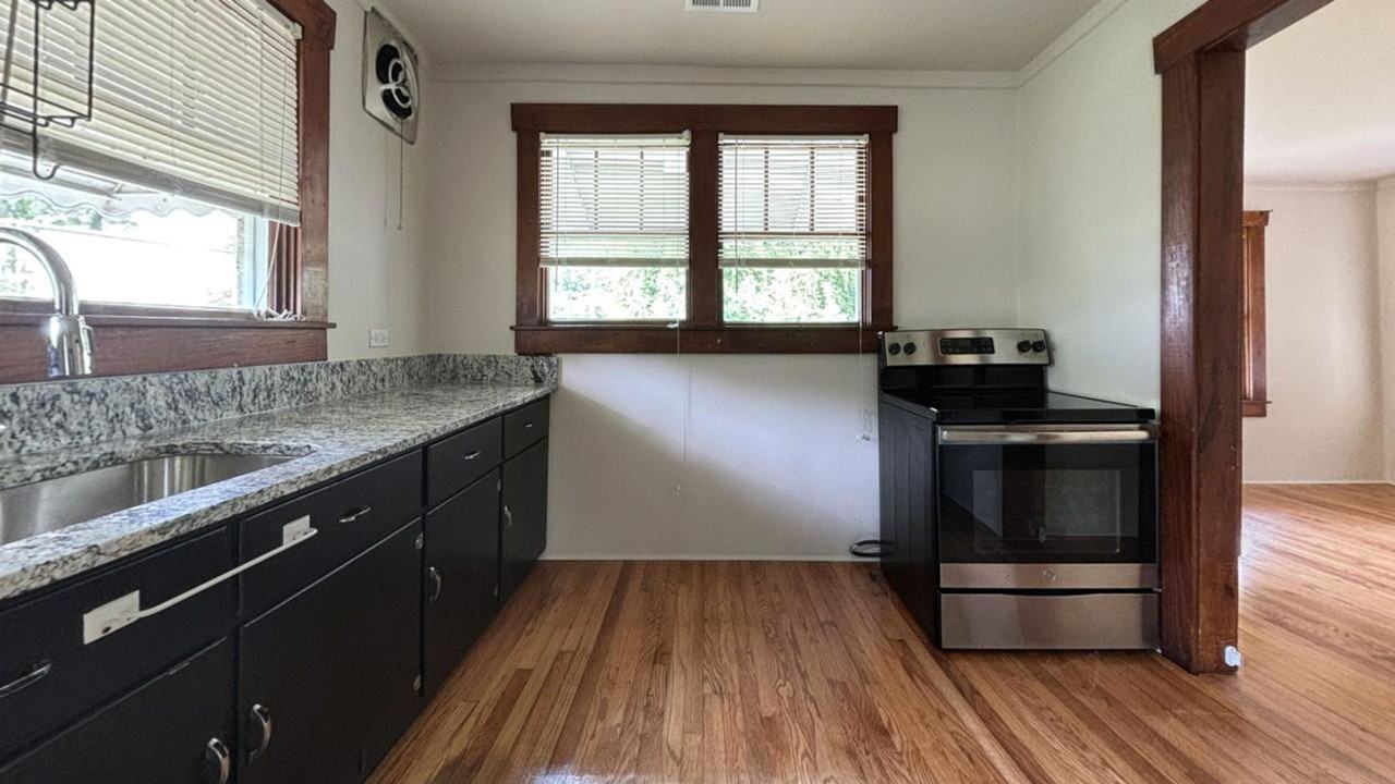 2161 Aberdeen Ave - Photo 4 of 11