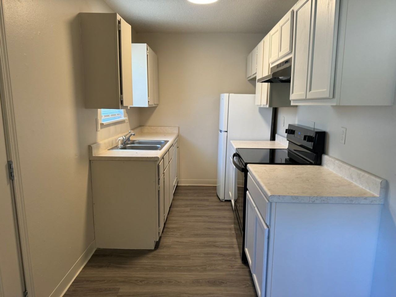 102 Nw K St Apt D - Photo 4 of 10