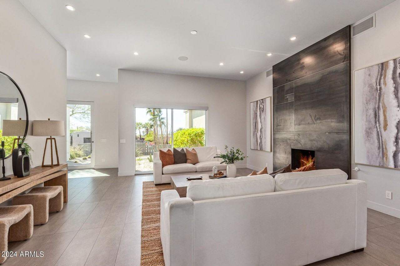 5833 N 46th St - Photo 3 of 29