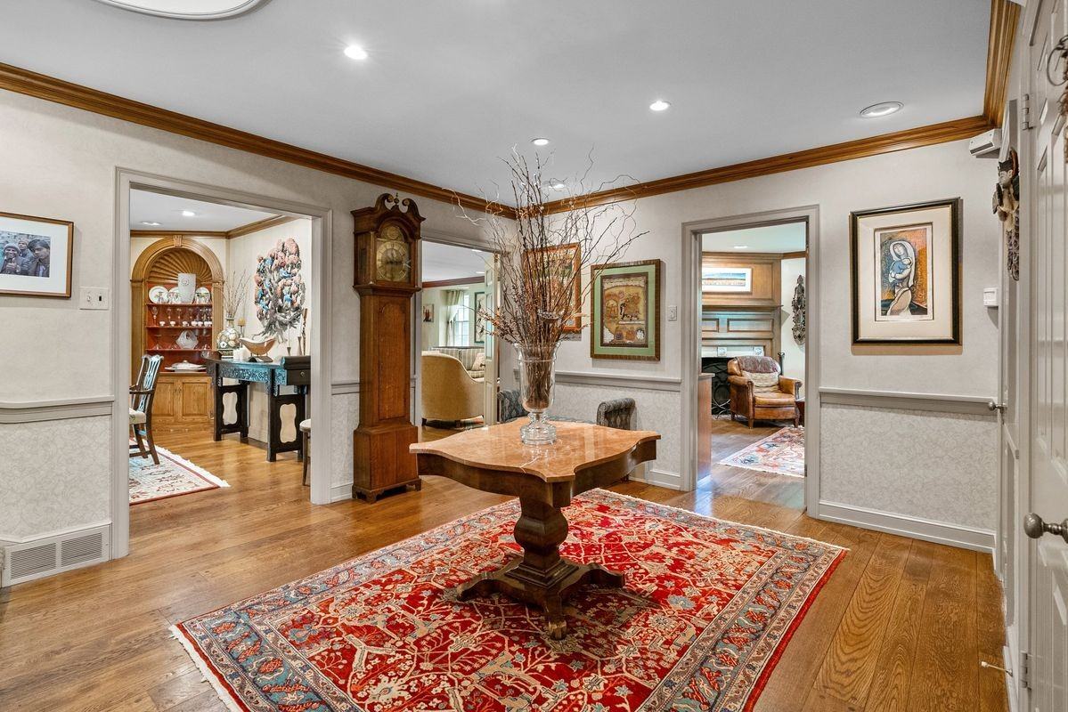 6601 Springbank St - Photo 2 of 24