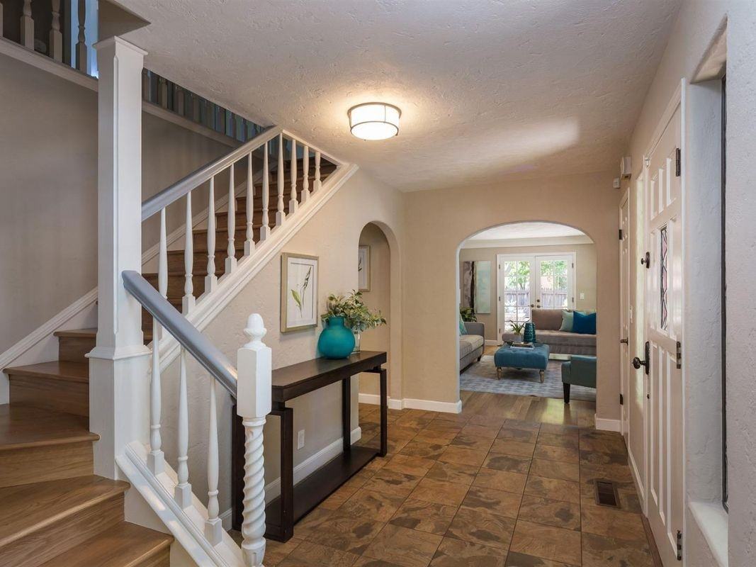 1084 Fife Ave - Photo 5 of 24