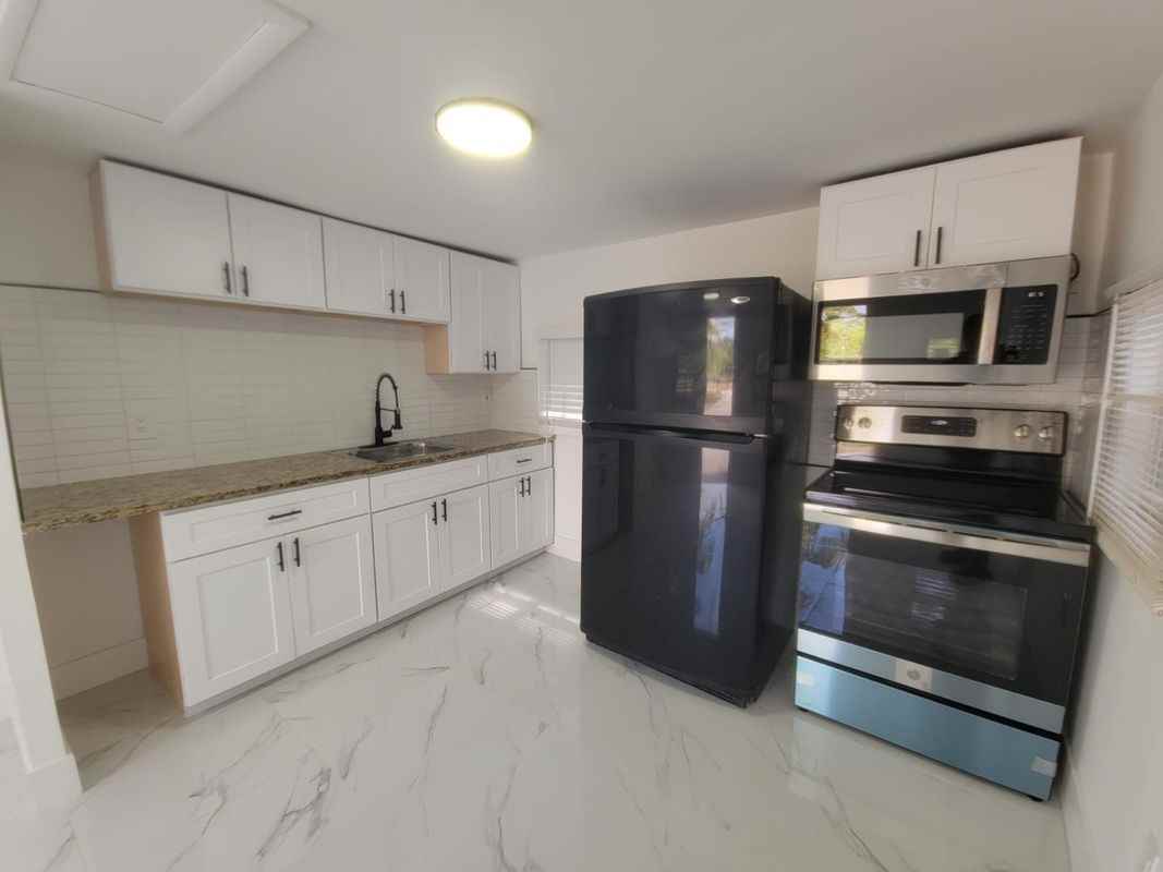 1046 Nw 3rd Ave ##3 - Photo 3 of 15