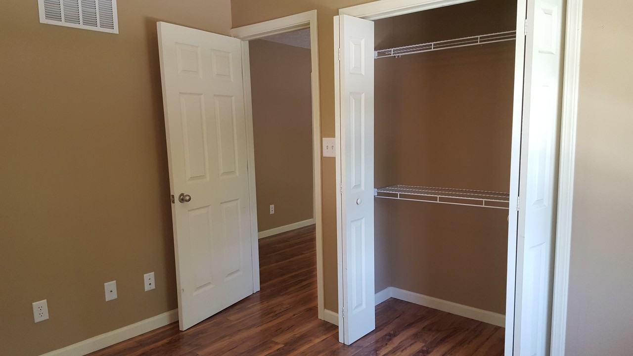 416 North Lincoln Street - Photo 6 of 48