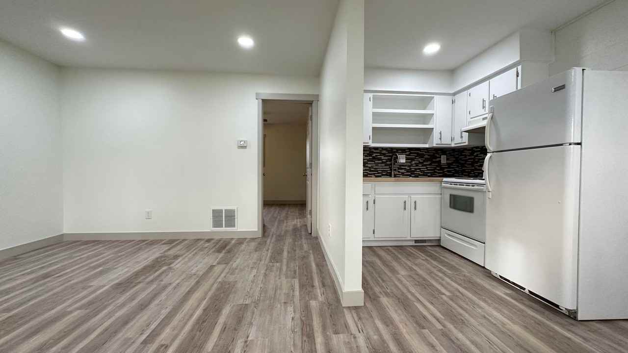 326 West Kenwood Drive - Photo 2 of 8