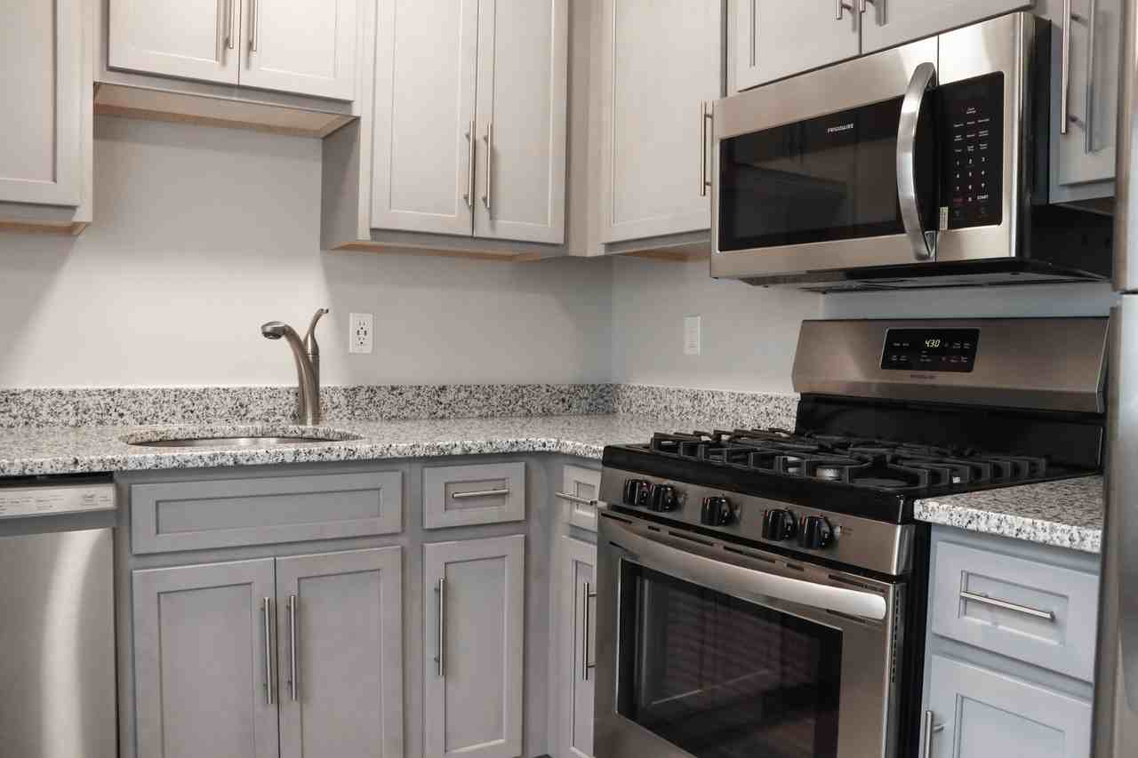 8 Union Ave LLC - Photo 5 of 37