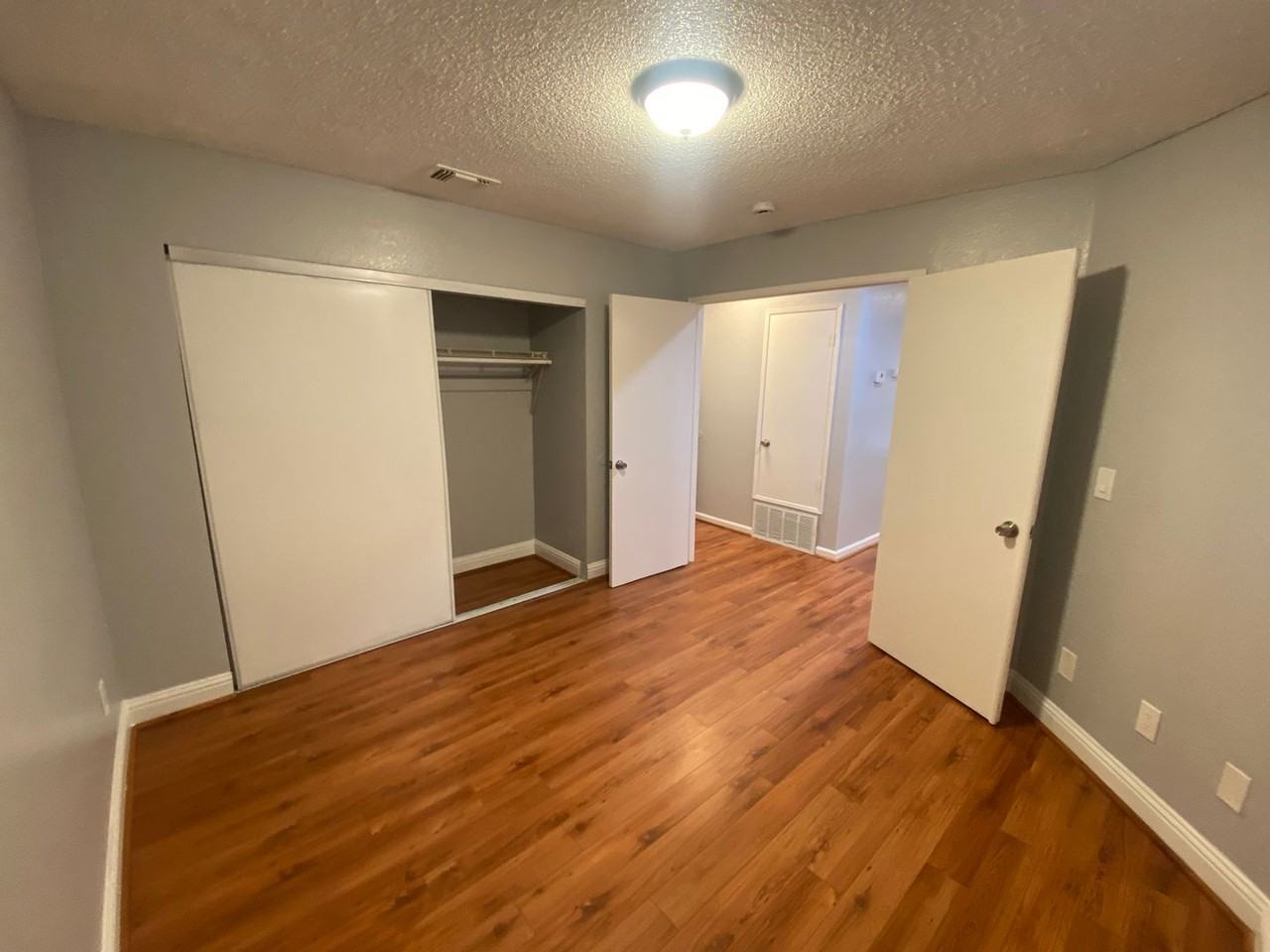 709 Windsor - Photo 3 of 9