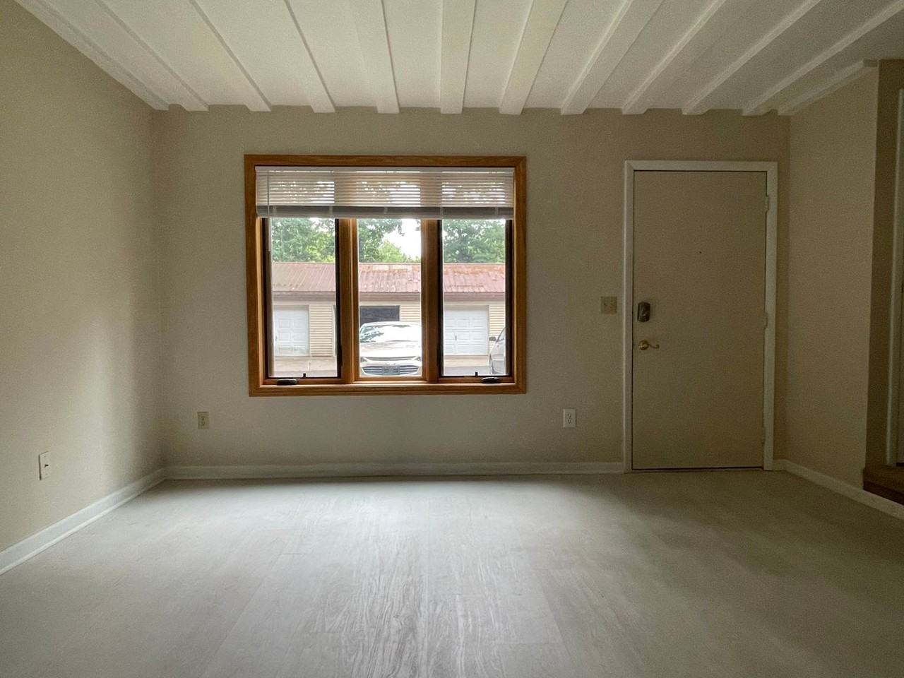 Oak Shadows Apartments - Photo 3 of 8