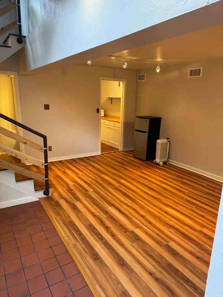907 W Summit Ave - Photo 3 of 31