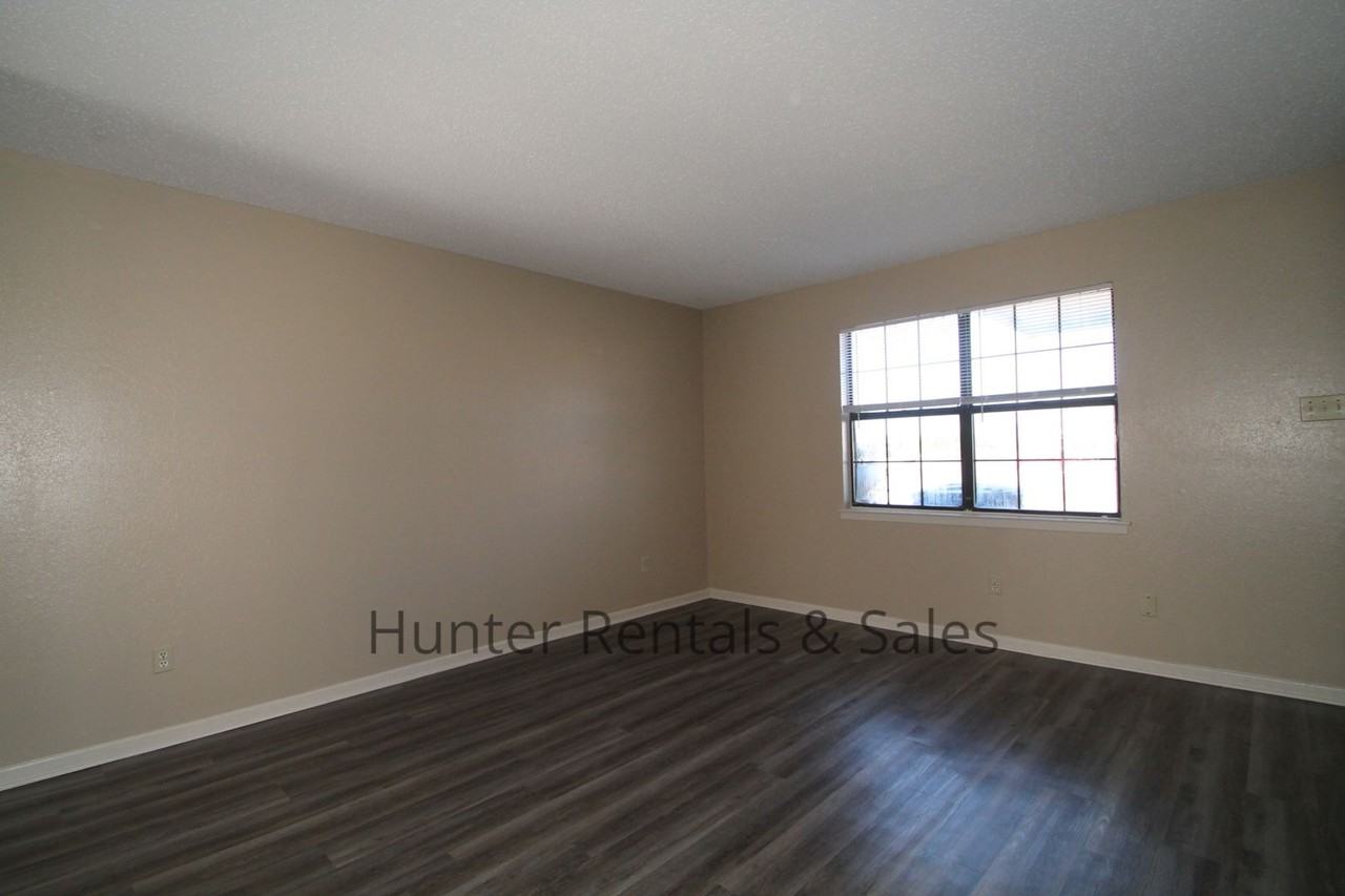 3802 Charolais Dr Apt B - Photo 3 of 20